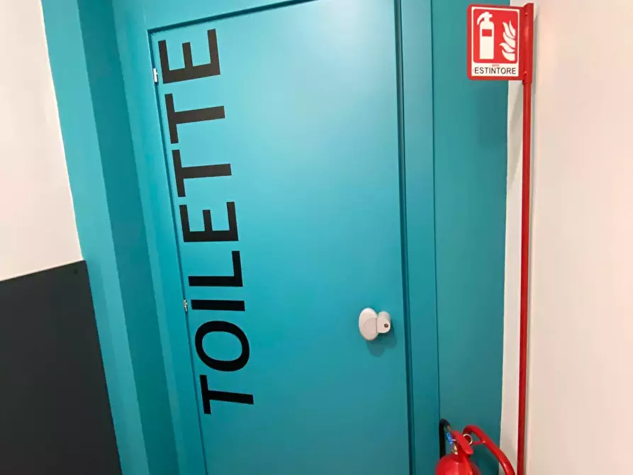 Immagine 15 di Attività commerciale in affitto  in Piazzetta Francesco Bagnasco a Palermo