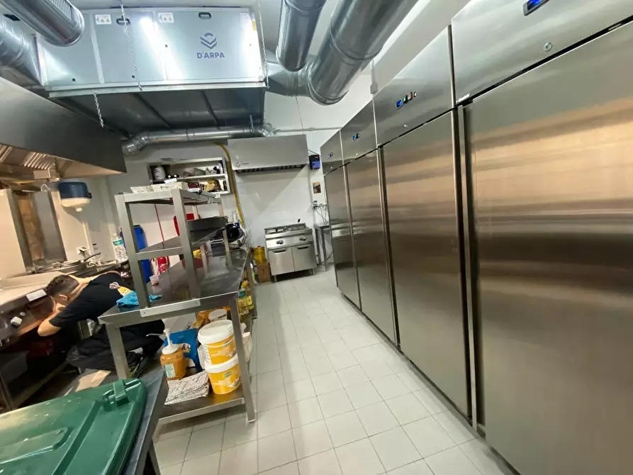 Immagine 19 di Attività commerciale in affitto  in Piazzetta Francesco Bagnasco a Palermo