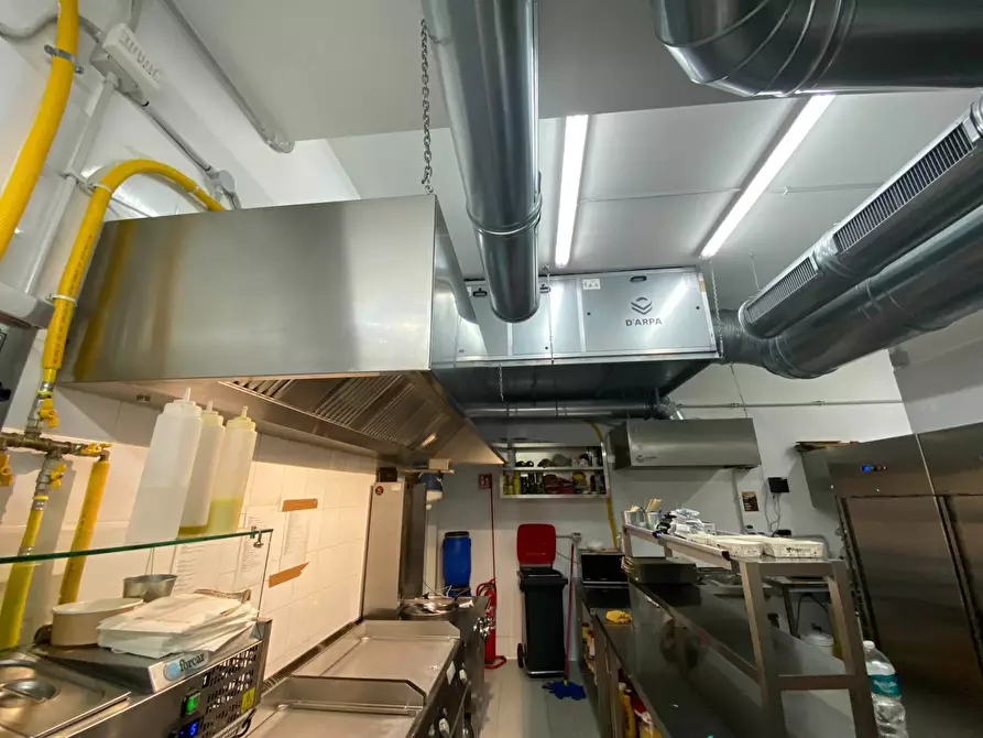 Immagine 22 di Attività commerciale in affitto  in Piazzetta Francesco Bagnasco a Palermo