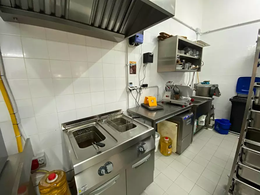 Immagine 24 di Attività commerciale in affitto  in Piazzetta Francesco Bagnasco a Palermo