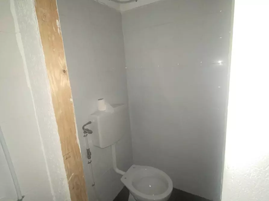 Immagine 12 di Negozio in affitto  in Via Buonriposo a Palermo