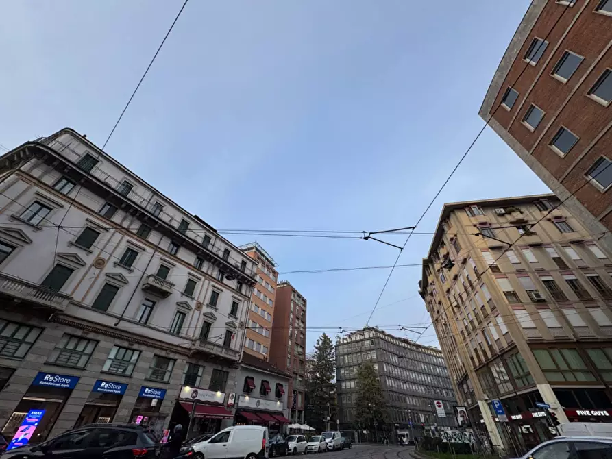 Immagine 1 di Negozio in affitto  in Largo Del Carrobbio a Milano