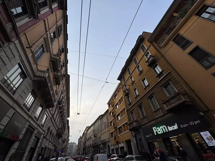 Immagine 3 di Negozio in affitto  in Largo Del Carrobbio a Milano