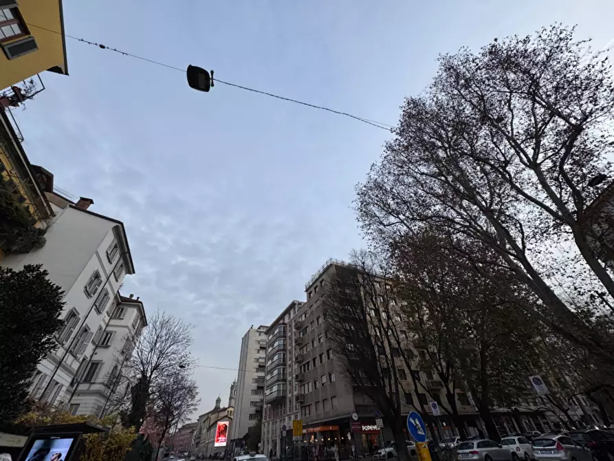 Immagine 5 di Negozio in affitto  in Largo Del Carrobbio a Milano