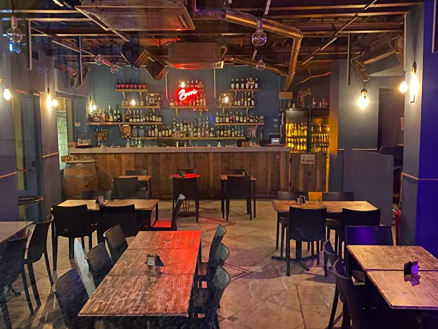 Immagine 12 di Attività commerciale in affitto  in Via Giovanni Meli a Palermo