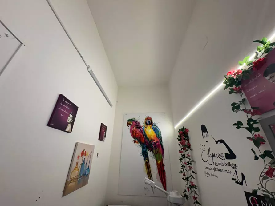 Immagine 10 di Negozio in affitto  in Via Camillo Camilliani a Palermo