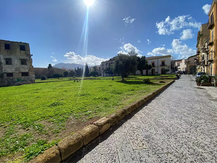 Immagine 2 di Attività commerciale in affitto  in Via Francesco Riso a Palermo