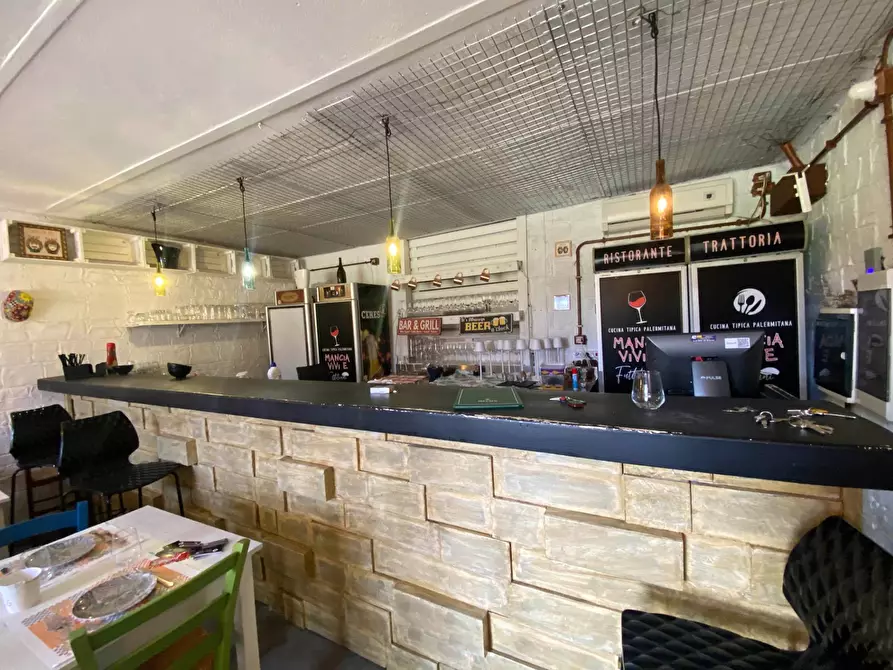 Immagine 6 di Attività commerciale in affitto  in Via Francesco Riso a Palermo