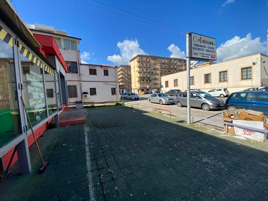 Immagine 2 di Attività commerciale in affitto  in Via Riccardo Zandonai a Palermo