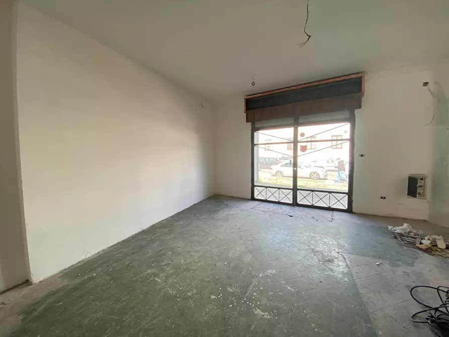 Immagine 4 di Attività commerciale in affitto  in Via Riccardo Zandonai a Palermo