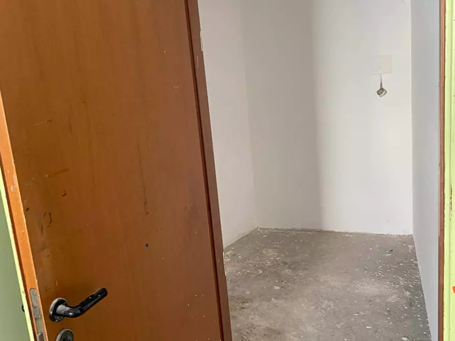 Immagine 8 di Attività commerciale in affitto  in Via Riccardo Zandonai a Palermo