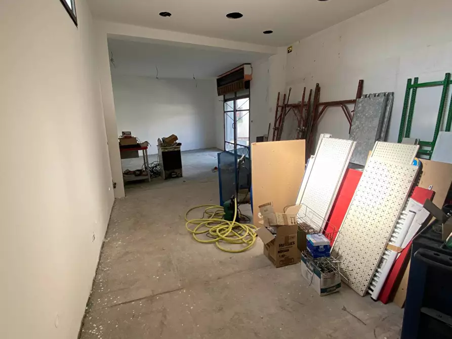 Immagine 10 di Attività commerciale in affitto  in Via Riccardo Zandonai a Palermo