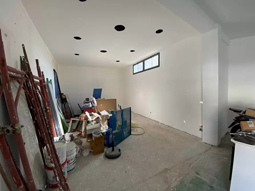 Immagine 11 di Attività commerciale in affitto  in Via Riccardo Zandonai a Palermo