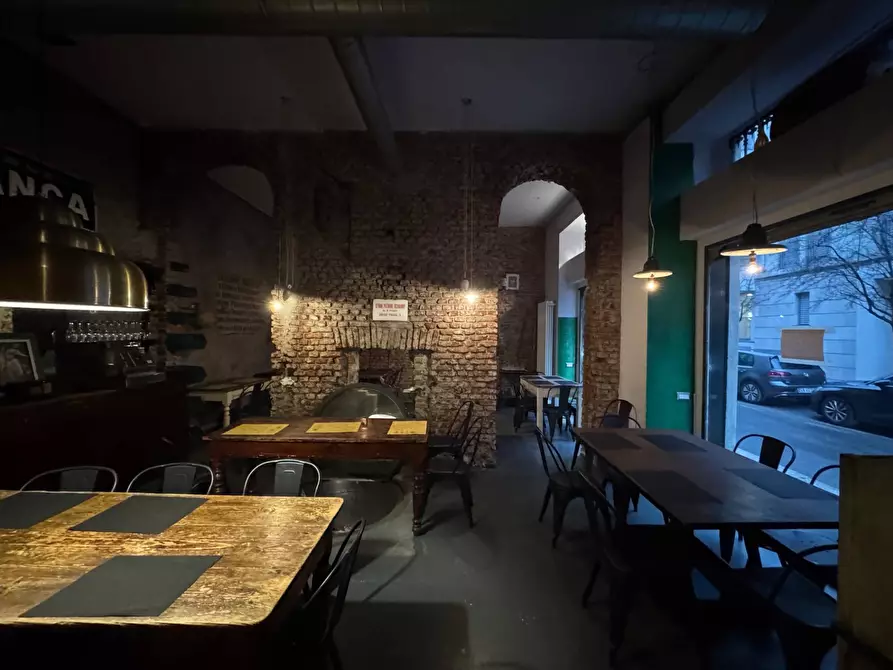 Immagine 1 di Negozio in affitto  in Via Federico Confalonieri a Milano