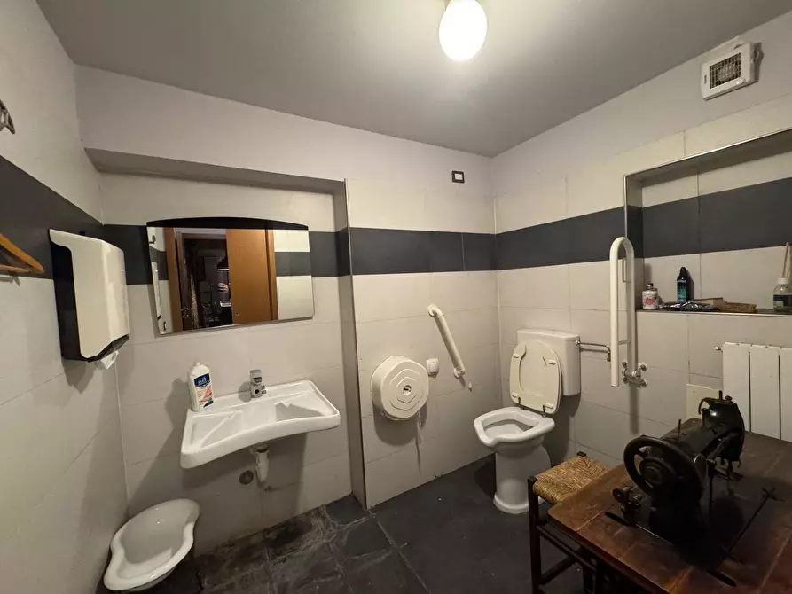 Immagine 7 di Negozio in affitto  in Via Federico Confalonieri a Milano