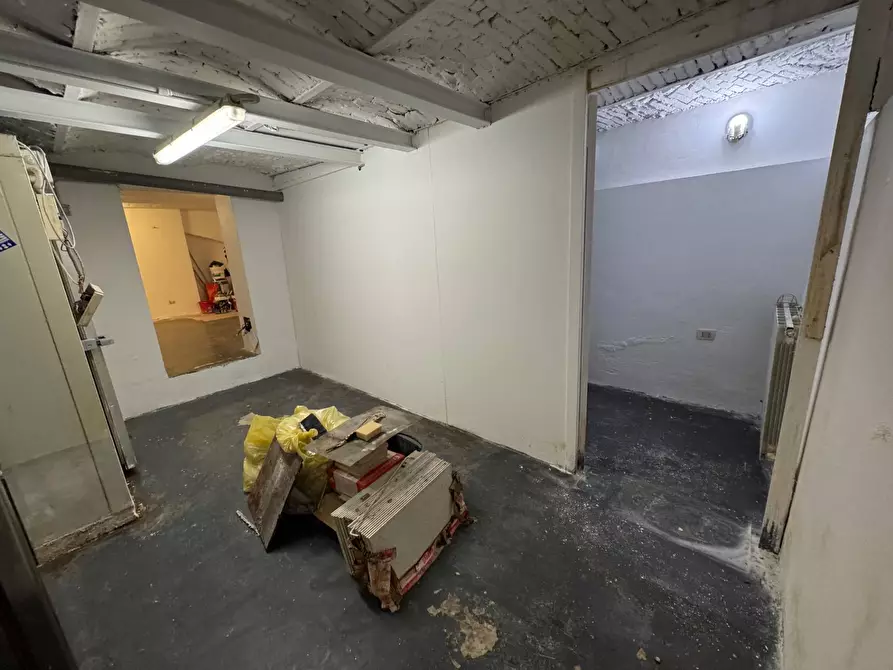 Immagine 20 di Negozio in affitto  in Via Federico Confalonieri a Milano