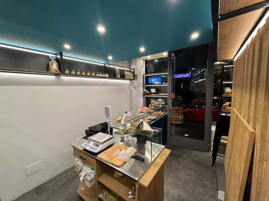 Immagine 4 di Negozio in affitto  in Largo Del Carrobbio a Milano