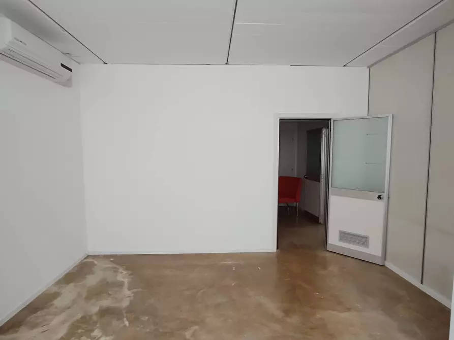 Immagine 21 di Ufficio in affitto  in via gramsci a Trezzo Sull'adda