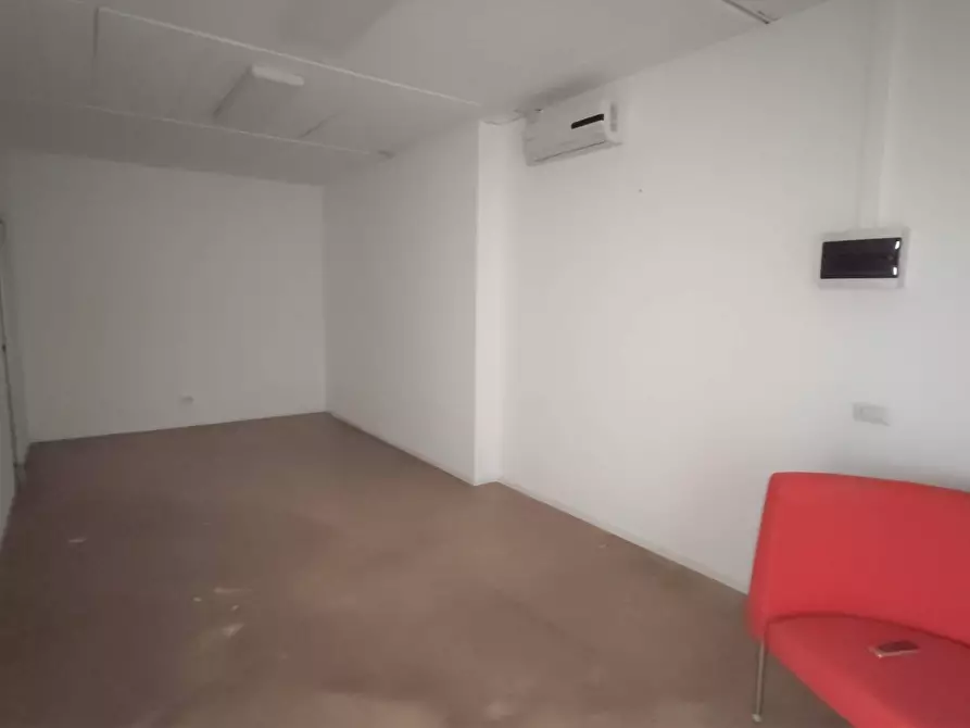 Immagine 22 di Ufficio in affitto  in via gramsci a Trezzo Sull'adda