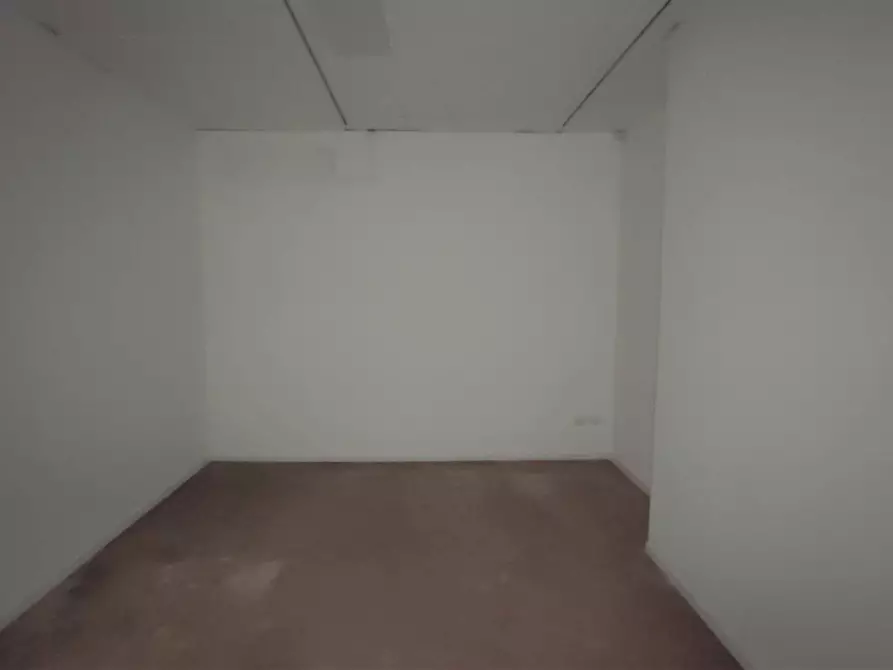 Immagine 23 di Ufficio in affitto  in via gramsci a Trezzo Sull'adda