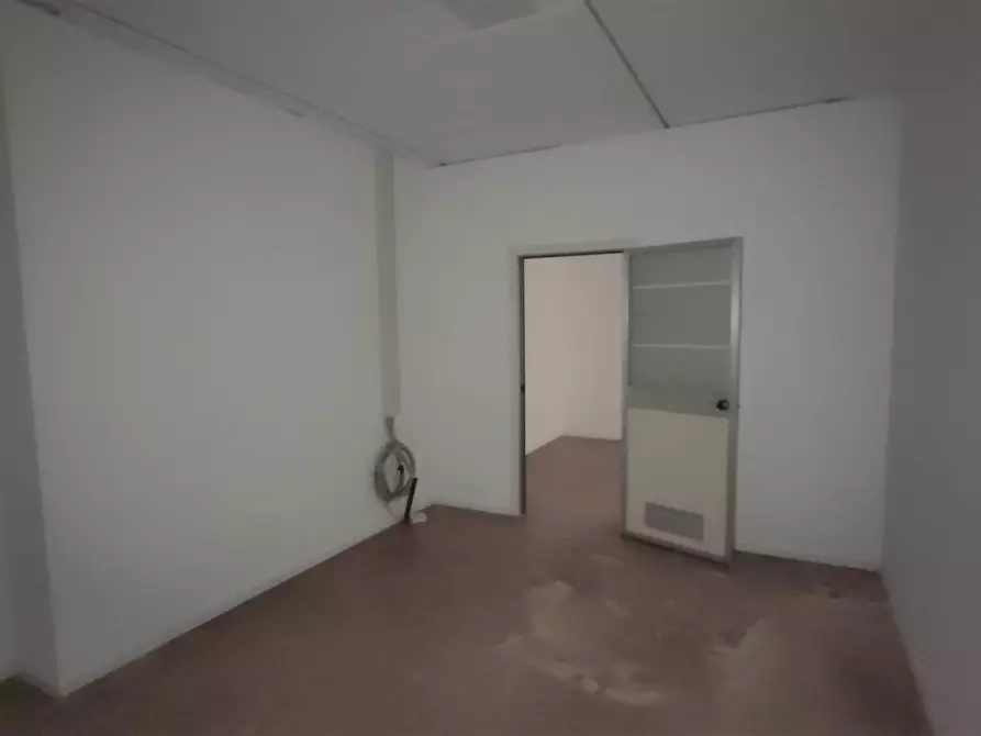 Immagine 25 di Ufficio in affitto  in via gramsci a Trezzo Sull'adda