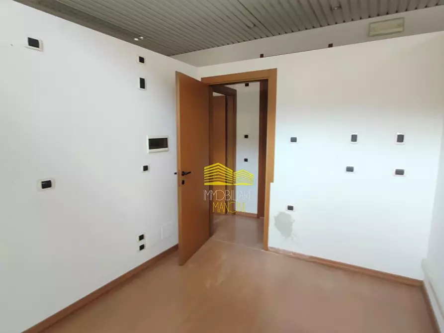 Immagine 4 di Ufficio in vendita  in VIA DANTE a Trezzo Sull'adda
