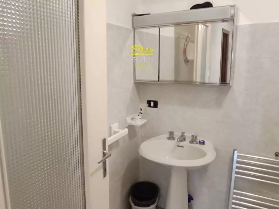 Immagine 9 di Camera in vendita  a Boltiere