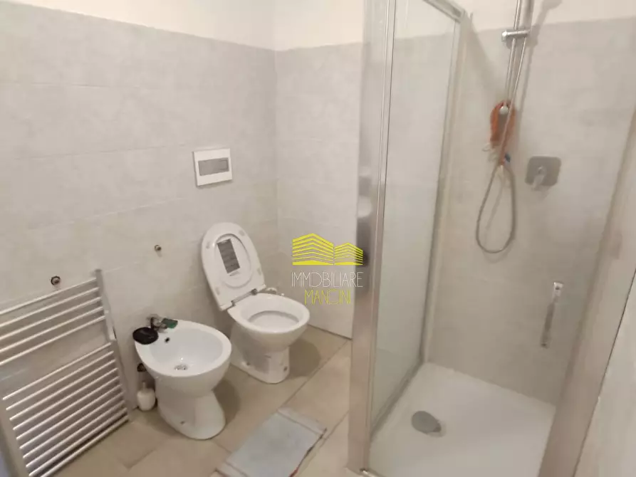 Immagine 10 di Camera in vendita  a Boltiere