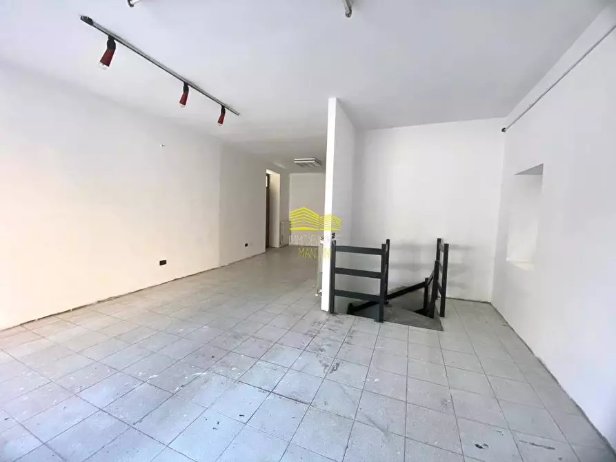 Immagine 3 di Negozio in vendita  in via cavour a Trezzo Sull'adda