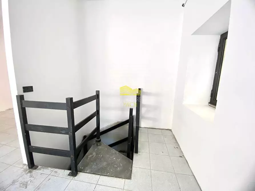 Immagine 13 di Negozio in vendita  in via cavour a Trezzo Sull'adda