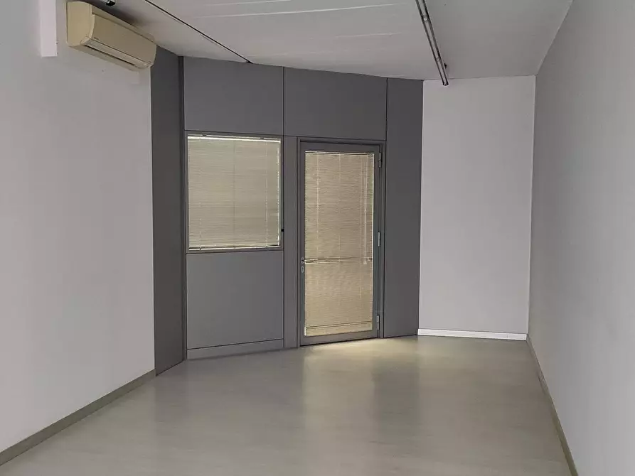 Immagine 4 di Ufficio in affitto  in VIA GRAMSCI a Trezzo Sull'adda