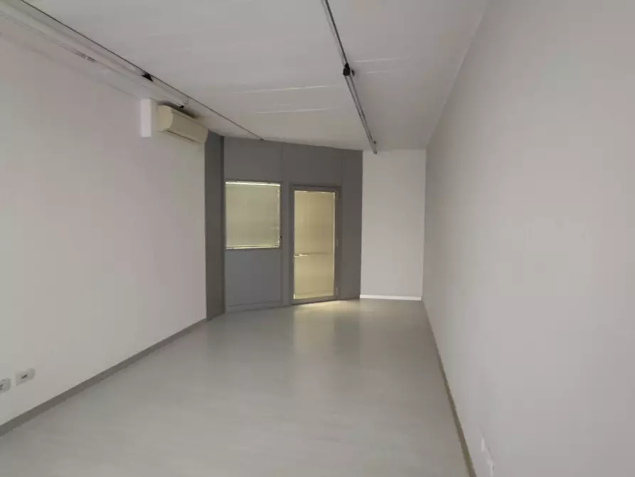 Immagine 5 di Ufficio in affitto  in VIA GRAMSCI a Trezzo Sull'adda