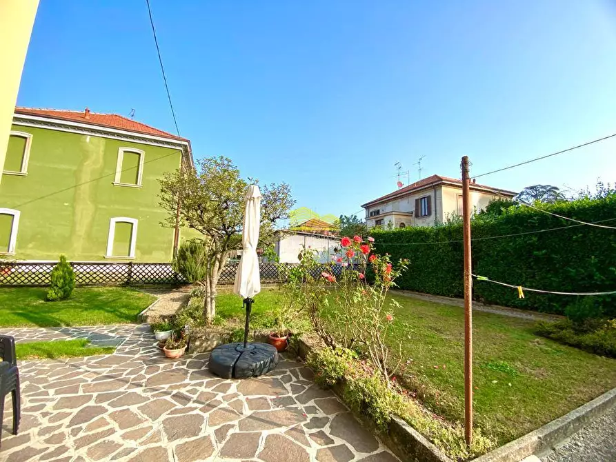 Immagine 4 di Camera in vendita  in via Garibaldi a Capriate San Gervasio