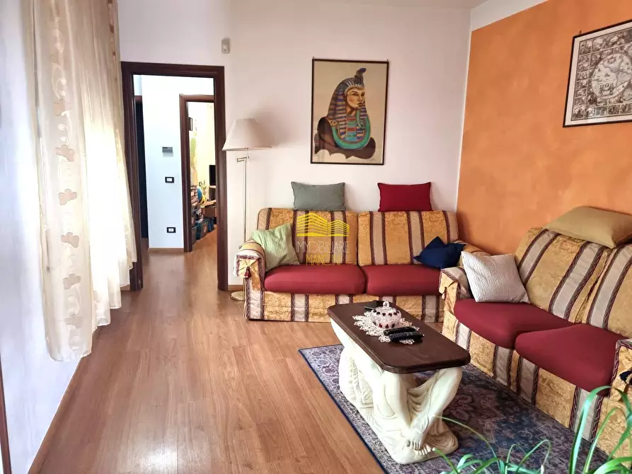 Immagine 1 di Appartamento in vendita  in via europa a Calusco D'adda