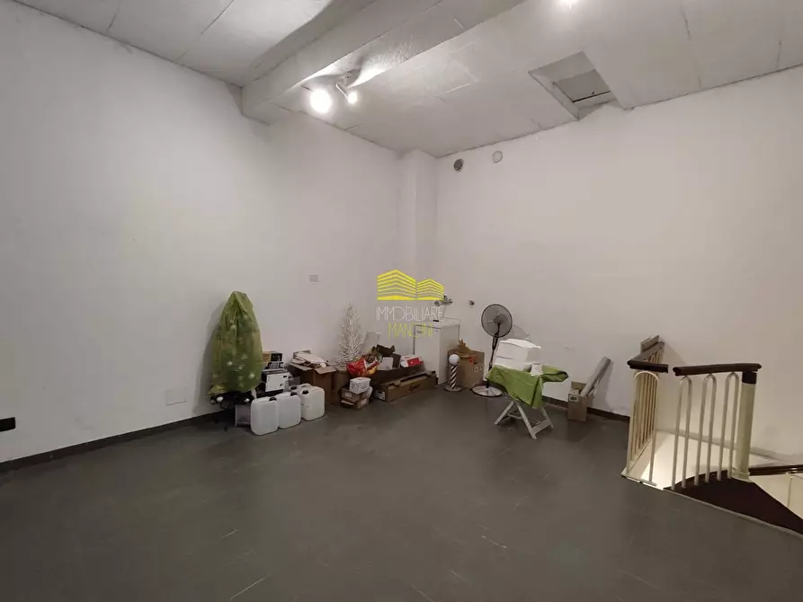 Immagine 8 di Negozio in affitto  in VIA MANZONI a Busnago