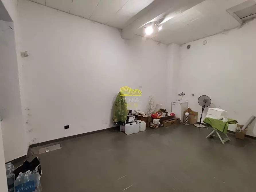 Immagine 9 di Negozio in affitto  in VIA MANZONI a Busnago