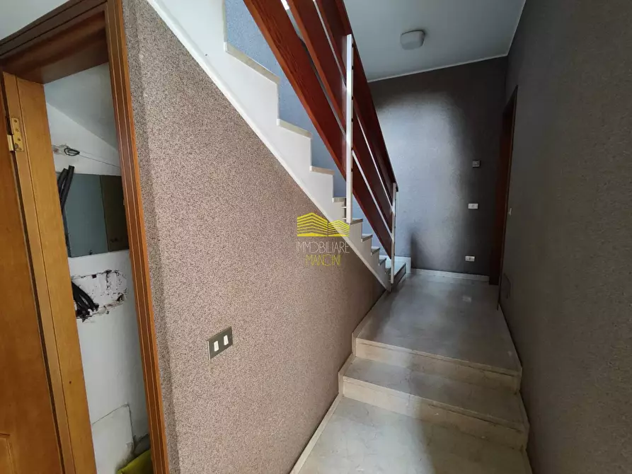 Immagine 26 di Villa in vendita  in via enrico toti a Agrate Brianza