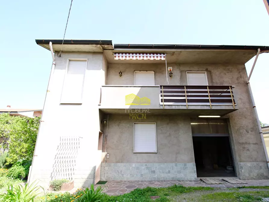 Immagine 3 di Villa in vendita  in via enrico toti a Agrate Brianza
