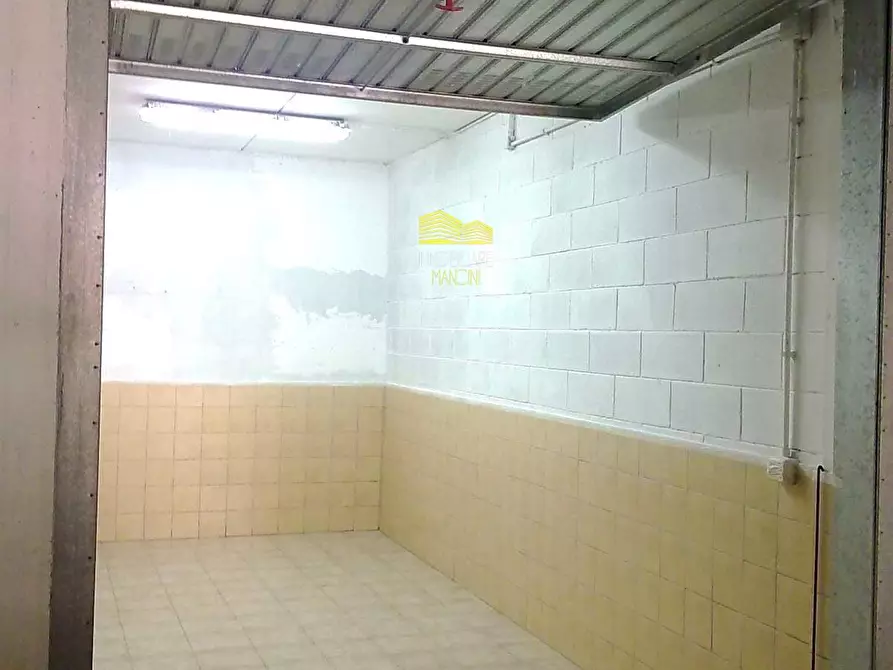 Immagine 5 di Box auto in vendita  in VIA EDISON a Trezzo Sull'adda