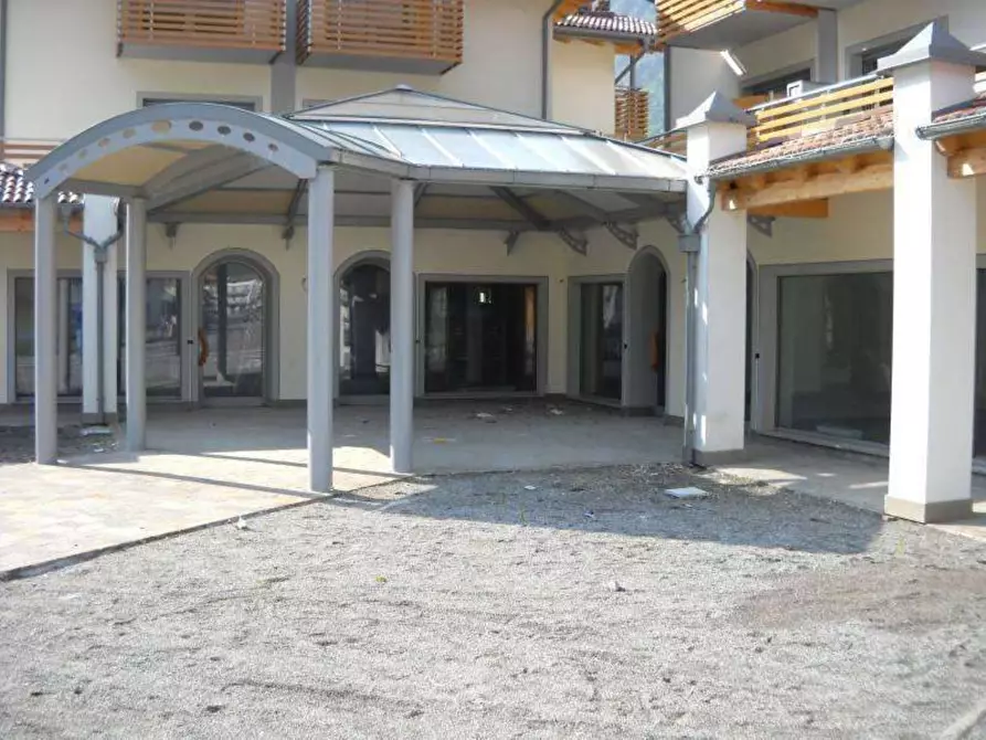 Immagine 1 di Locale commerciale in affitto  in Giuseppe Garibaldi a Storo