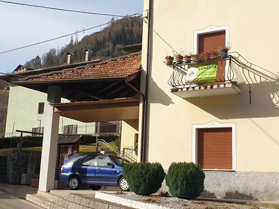 Immagine 1 di Casa bifamiliare in vendita  in VIA DOSSO a Pieve Di Bono-Prezzo