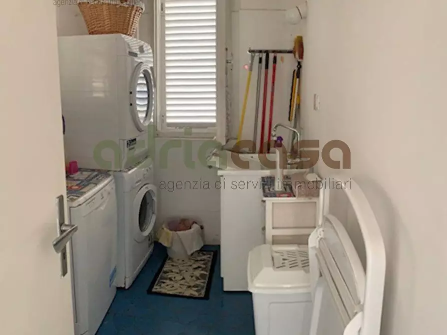 Immagine 11 di Villa in vendita  in Via d'Annunzio a Riccione