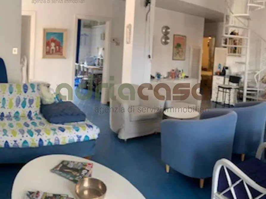 Immagine 5 di Villa in vendita  in Via d'Annunzio a Riccione