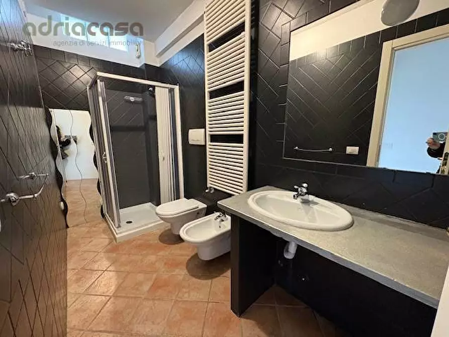 Immagine 5 di Appartamento in vendita  in via leoncavallo a Riccione