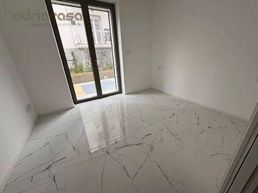 Immagine 3 di Ufficio in affitto  in viale ceccarini a Riccione