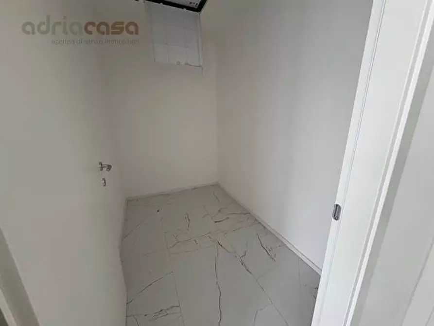 Immagine 5 di Ufficio in affitto  in viale ceccarini a Riccione