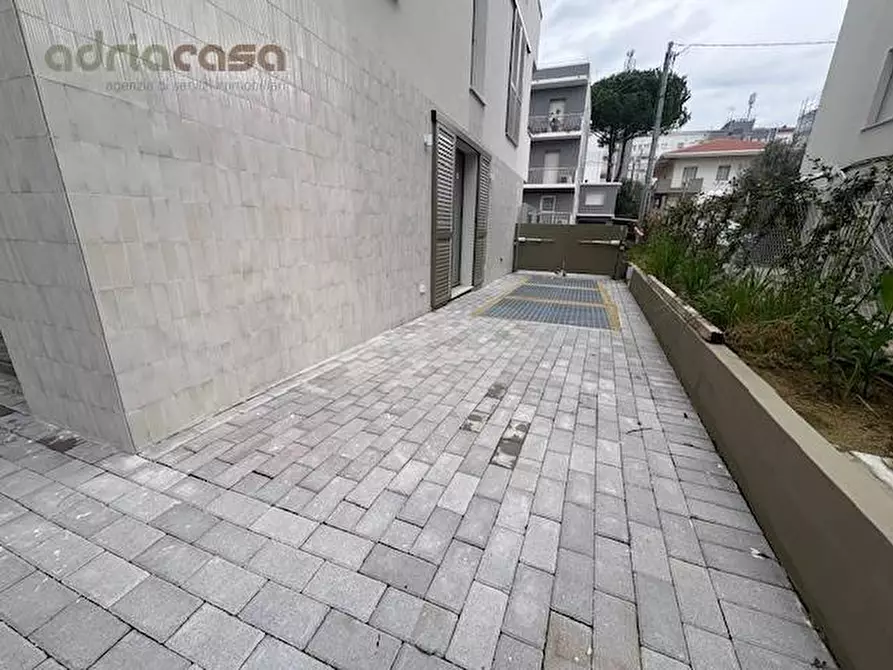 Immagine 8 di Ufficio in affitto  in viale ceccarini a Riccione