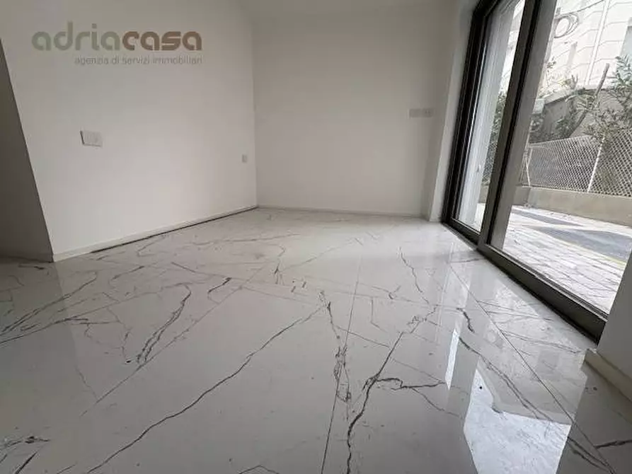 Immagine 2 di Ufficio in affitto  in viale ceccarini a Riccione