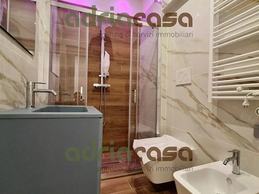 Immagine 6 di Appartamento in vendita  in Viale Ceccarini a Riccione