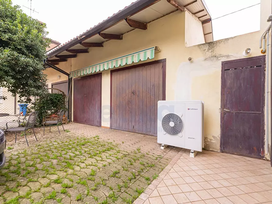 Immagine 16 di Casa bifamiliare in vendita  in Via Monsignore Cecconi a Paese